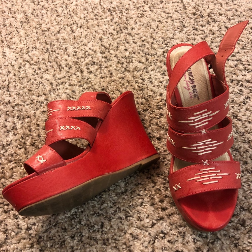 Shoe - Picture 2 of 3